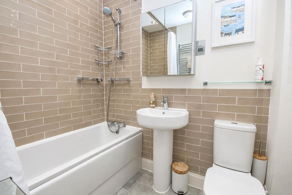 Property photo 3 of 15 0647B383-ee47-4Bb0-B1Ed-84B1E118138B.Png