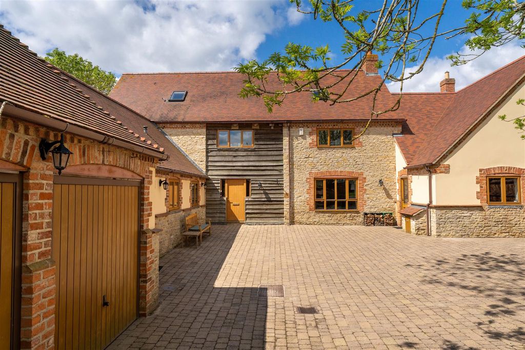 Property photo 2 of 31