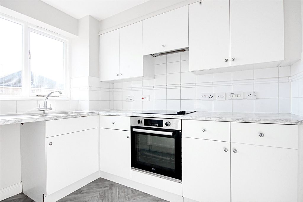 Property photo 2 of 9 Picture No. 10