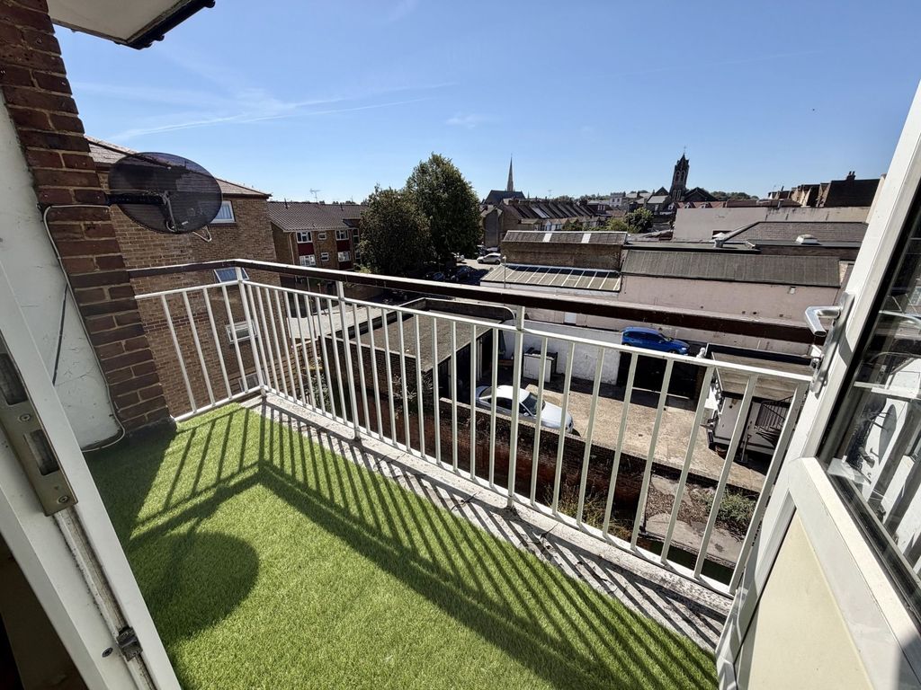 Property photo 3 of 9 Balcony