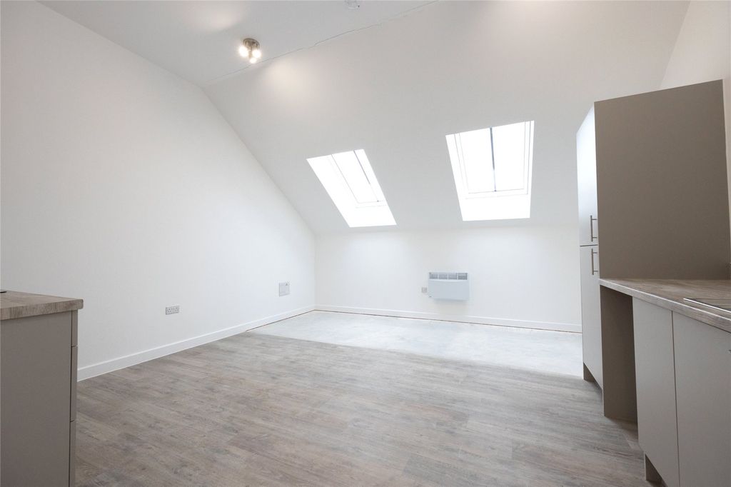 Property photo 2 of 36 Picture No. 03