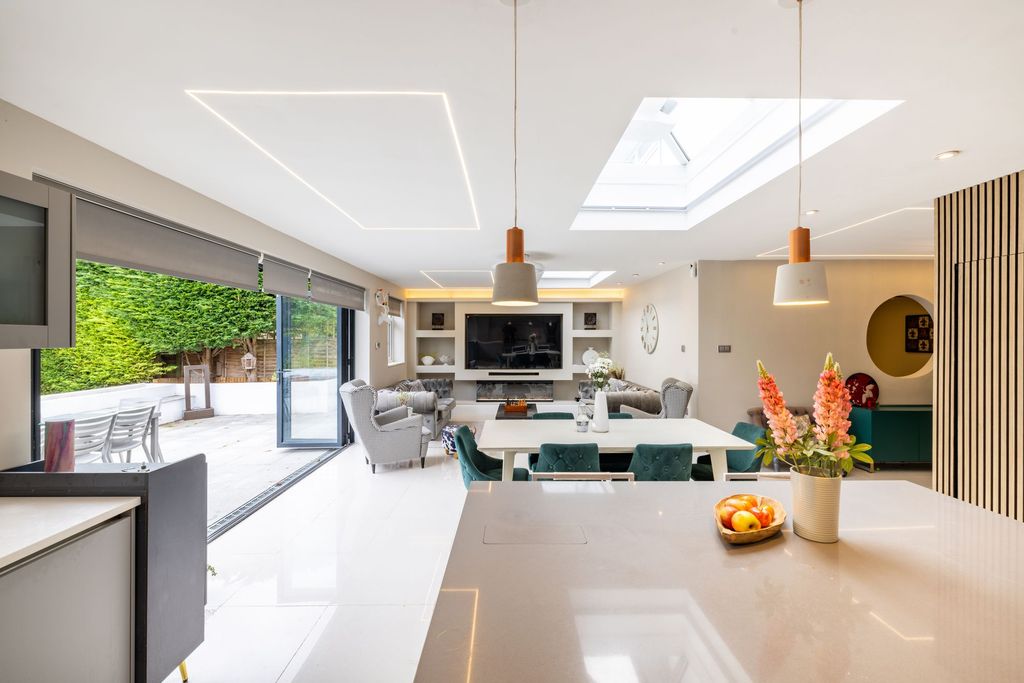 Property photo 1 of 27