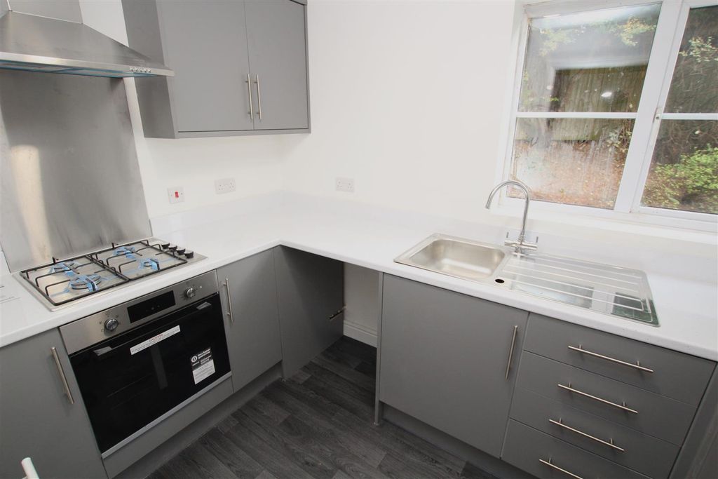 Property photo 2 of 8 Kitchen.Jpg