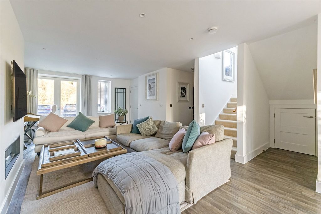 Property photo 3 of 23 Living Room