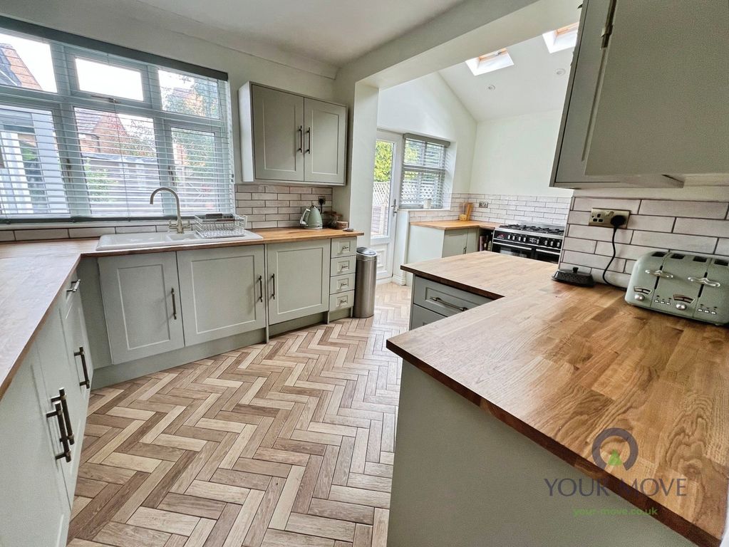 Property photo 3 of 21 Kitchen