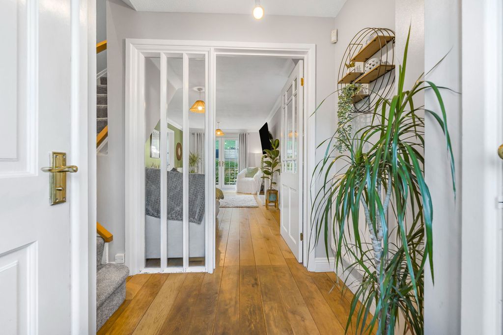 Property photo 2 of 32