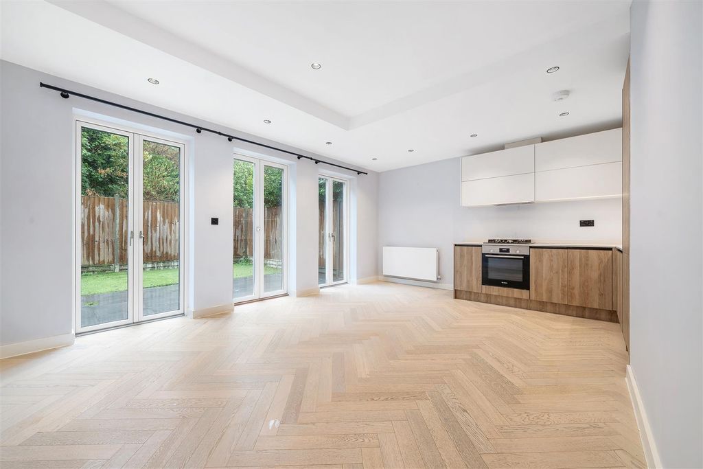 Property photo 3 of 12 Selby Road-8.Jpg