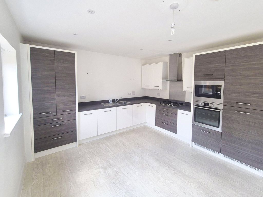 Property photo 2 of 12 Picture No. 28