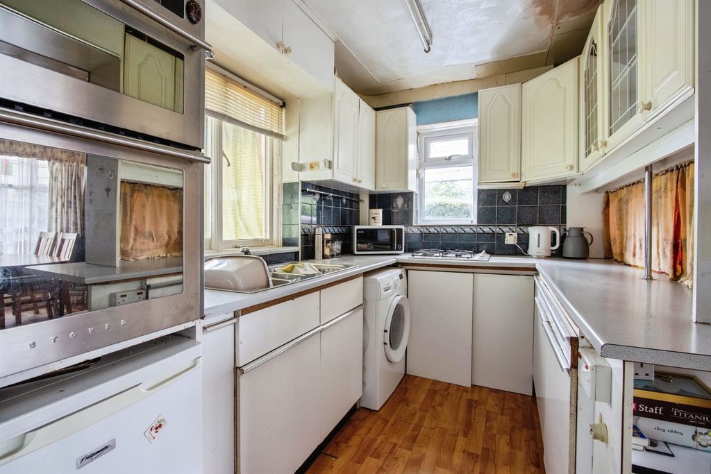 Property photo 3 of 17