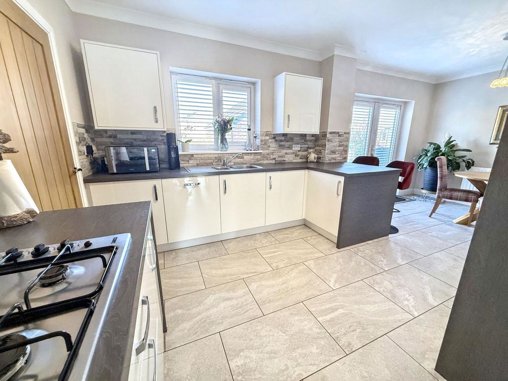 Property photo 3 of 25