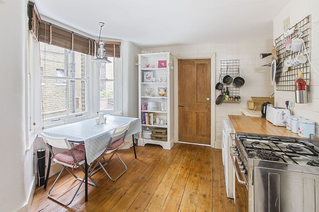 Property photo 2 of 6 Kitchen