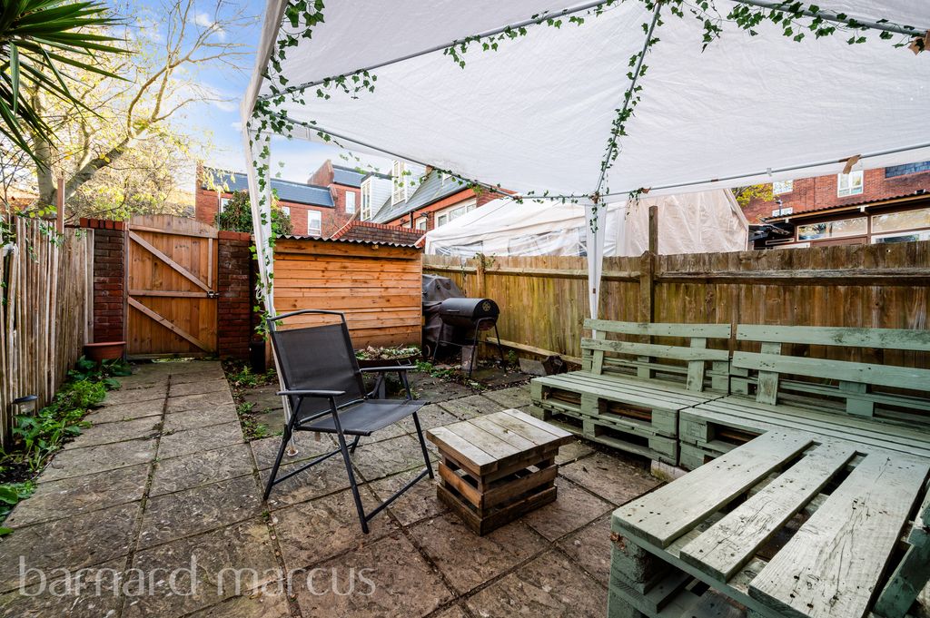 Property photo 2 of 8 Balcony