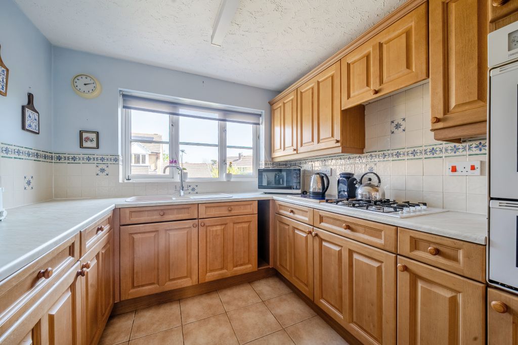Property photo 2 of 18 Kitchen