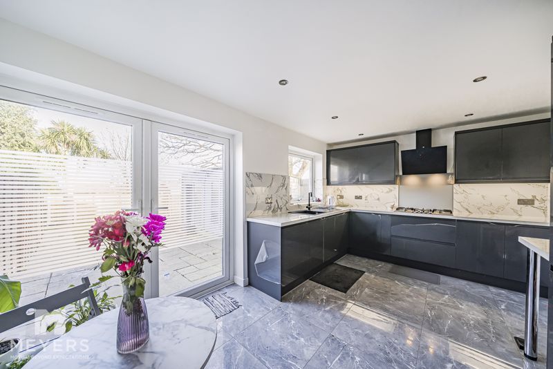 Property photo 1 of 11 Kitchen