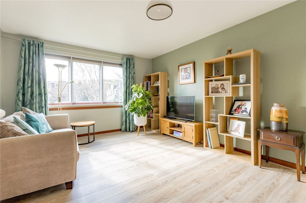 Property photo 2 of 28 South Oswald Road 2