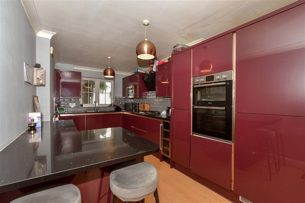 Property photo 2 of 10 Kitchen