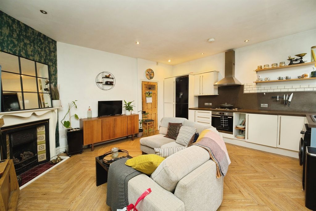 Property photo 3 of 13
