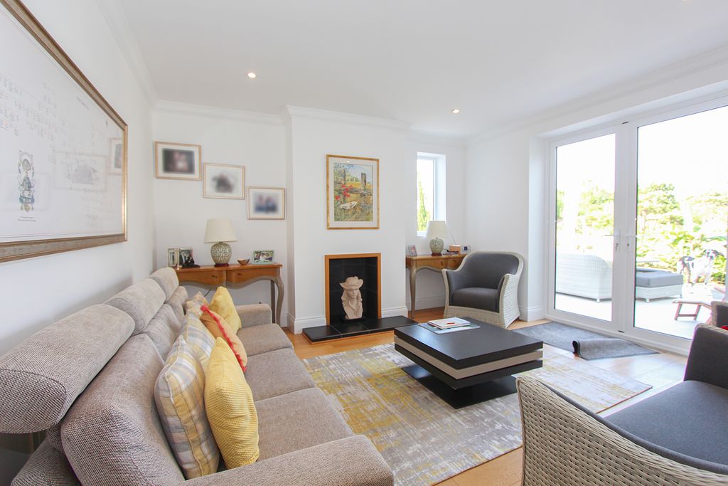 Property photo 3 of 19 Photo 2