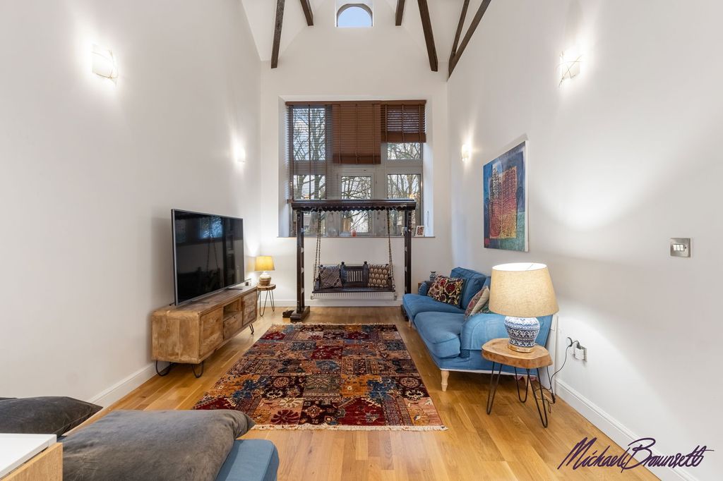 Property photo 2 of 21