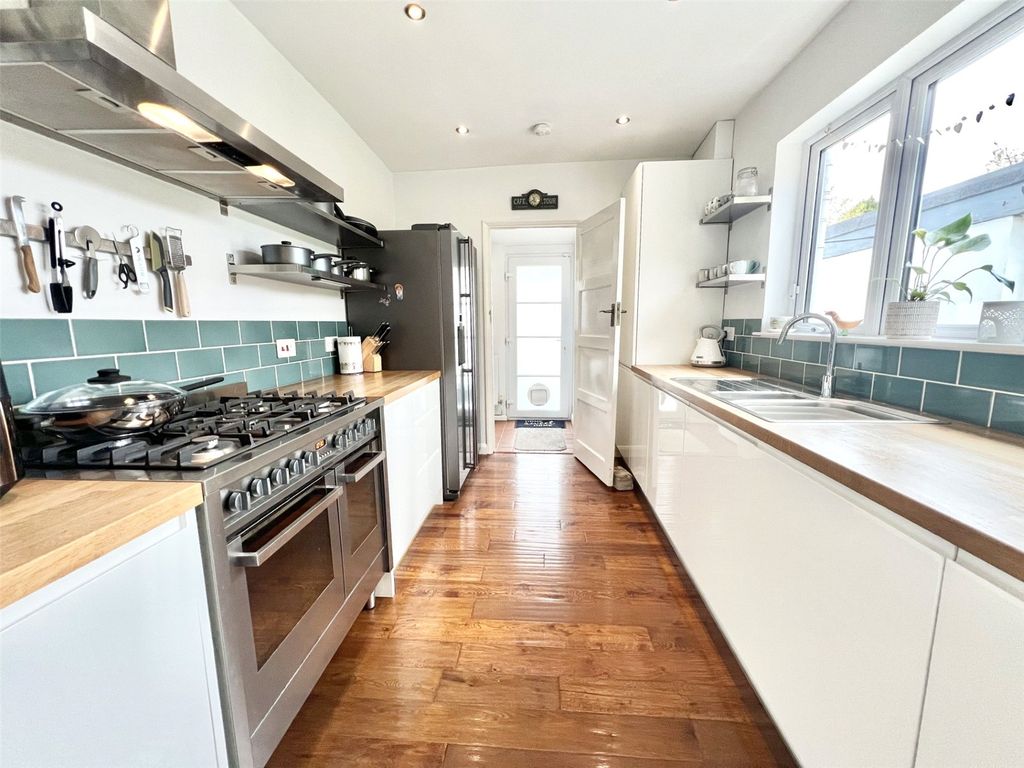 Property photo 3 of 31 Picture No. 18