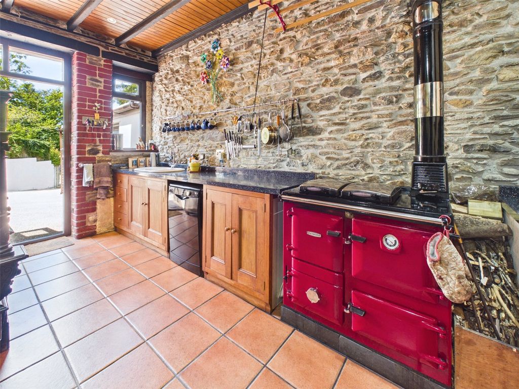 Property photo 3 of 28 Picture No. 05