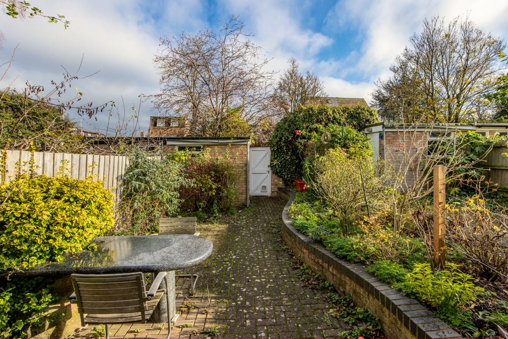 Property photo 3 of 6 Garden