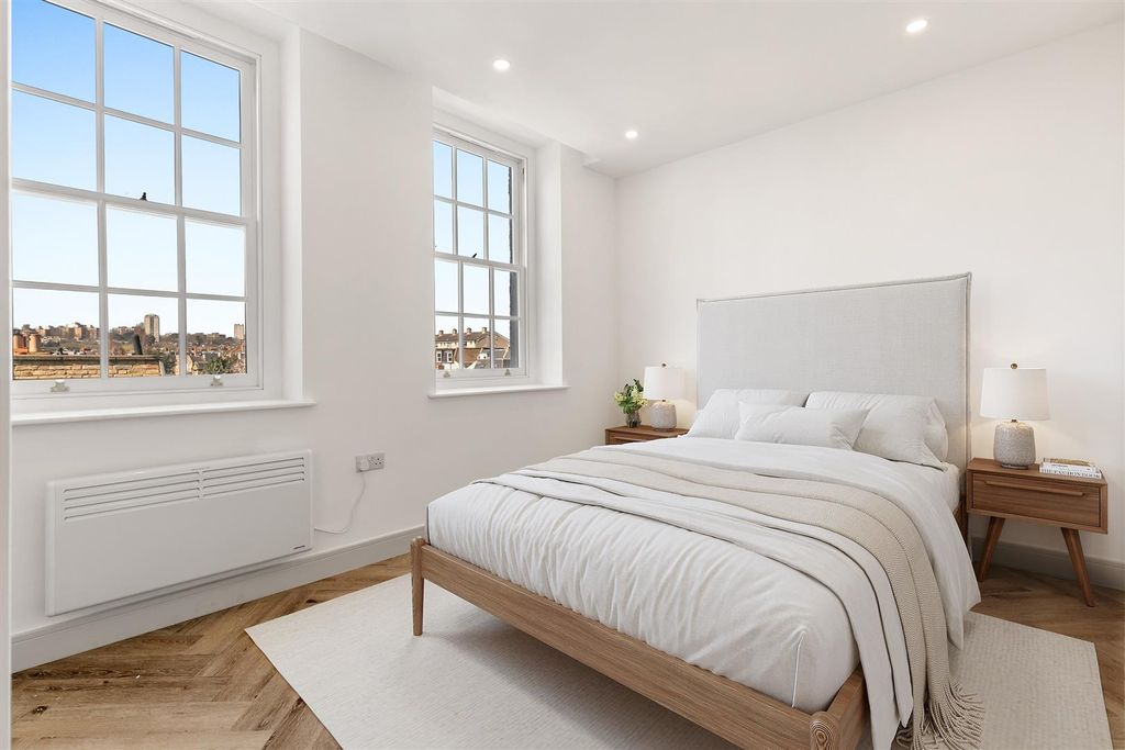 Property photo 3 of 5 Bedroom