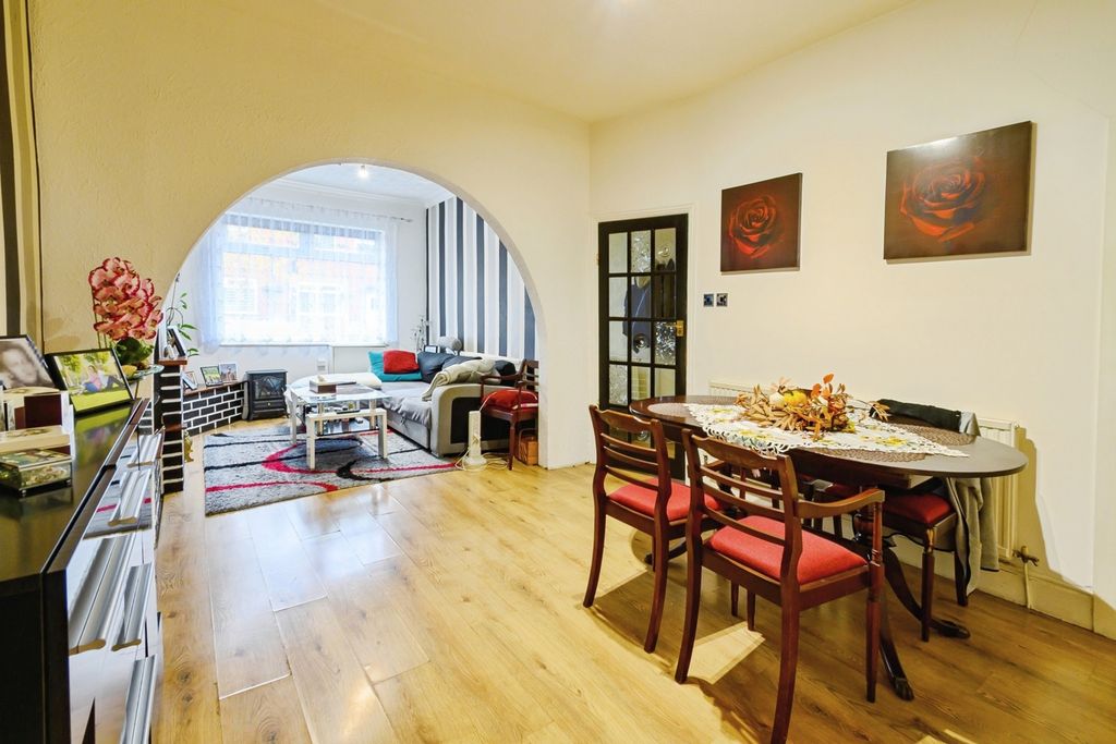 Property photo 3 of 18 Dining Room