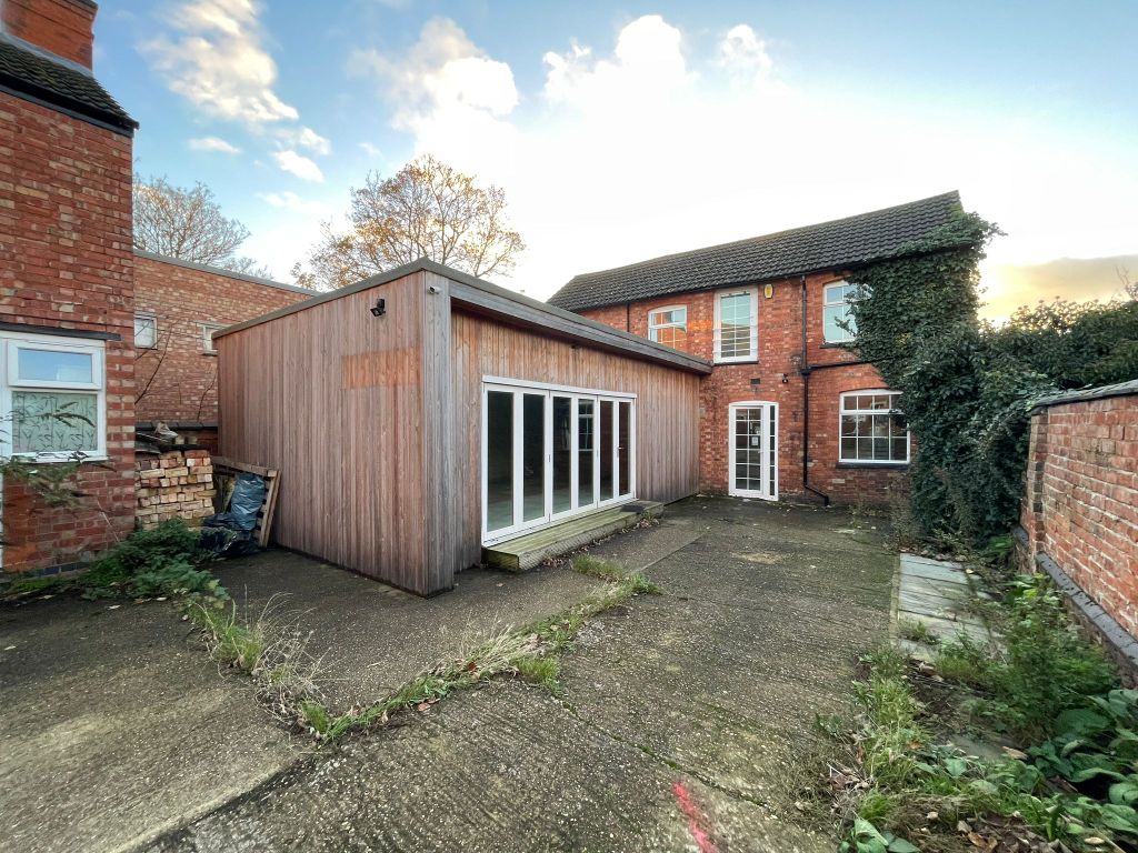 Property photo 2 of 10 Front