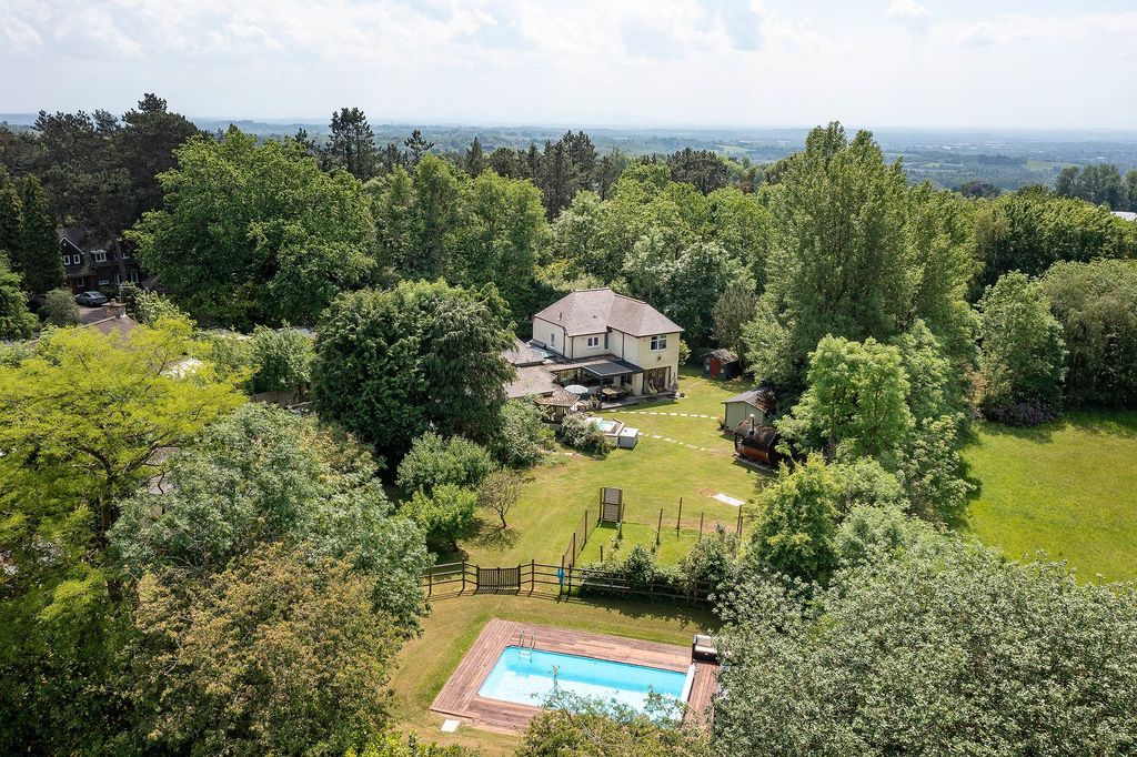 Property photo 1 of 31