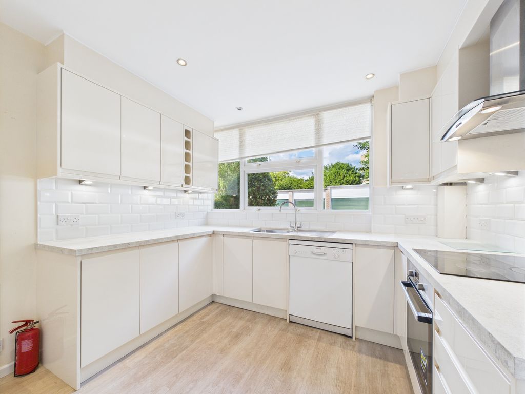 Property photo 3 of 27