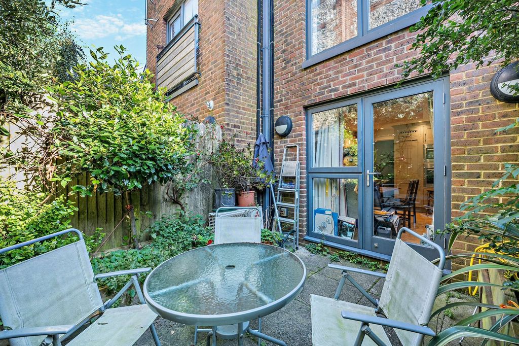 Property photo 3 of 14 Terrace