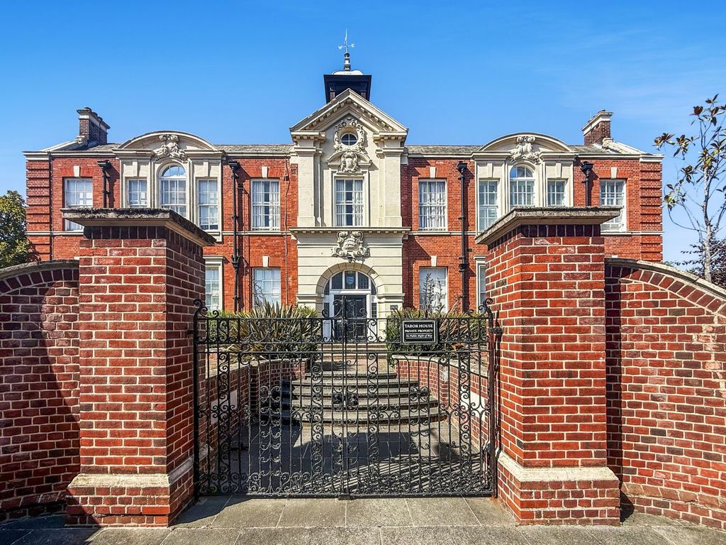 2 bed flat for saleCoggeshall Road, Braintree CM7