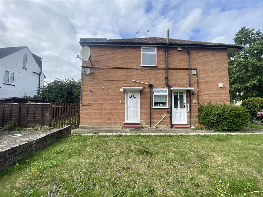 Property photo 1 of 12 External
