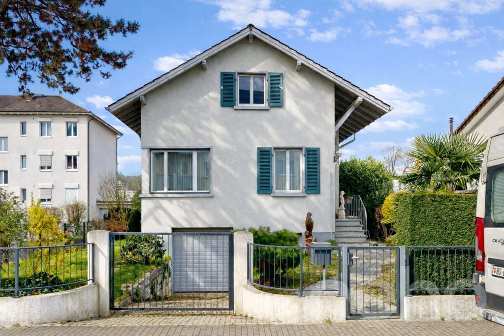 Property photo 2 of 12