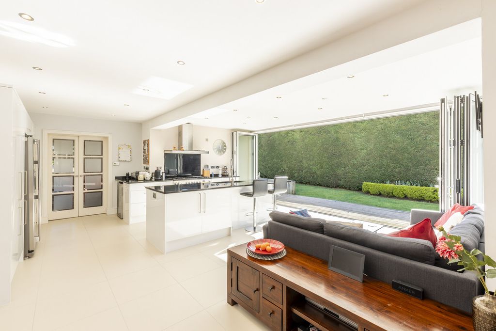 Property photo 2 of 29