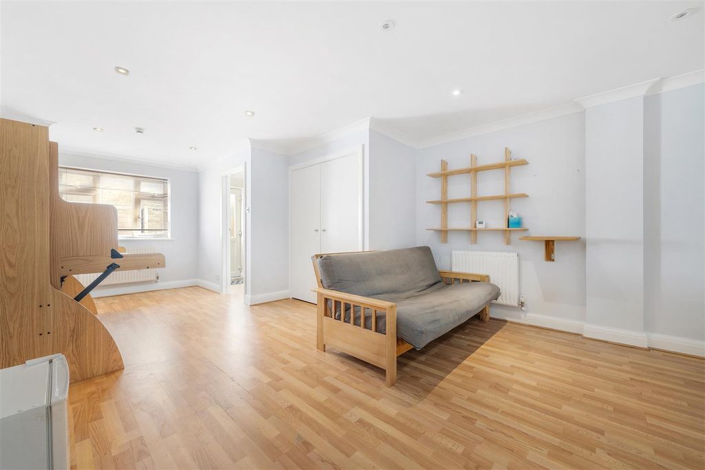 Property photo 2 of 8 Maple Court-5.Jpg