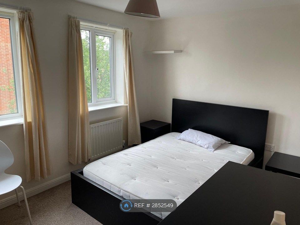 Property photo 3 of 9 Room 2