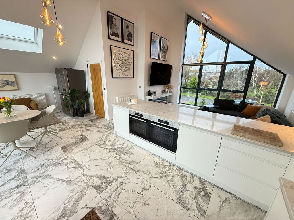 Property photo 2 of 42