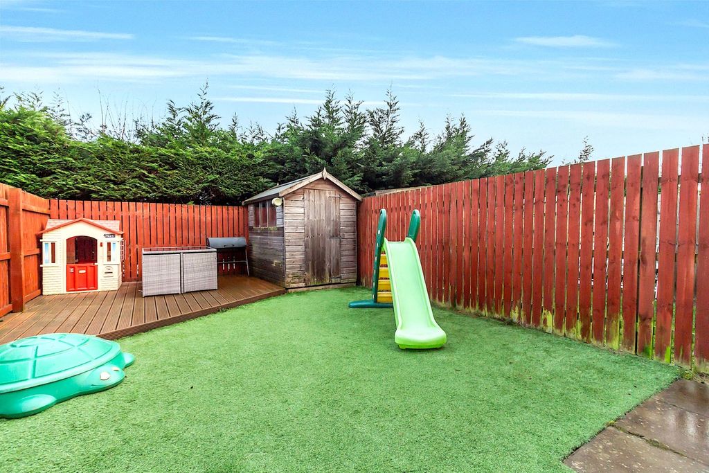 Property photo 3 of 18 Windmill Meadows - Garden1