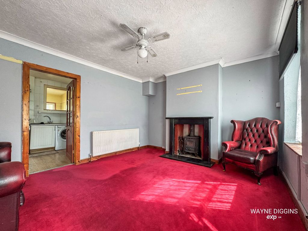 Property photo 2 of 21