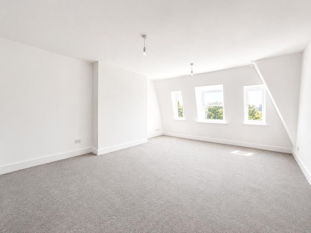 Property photo 2 of 10 Living Room