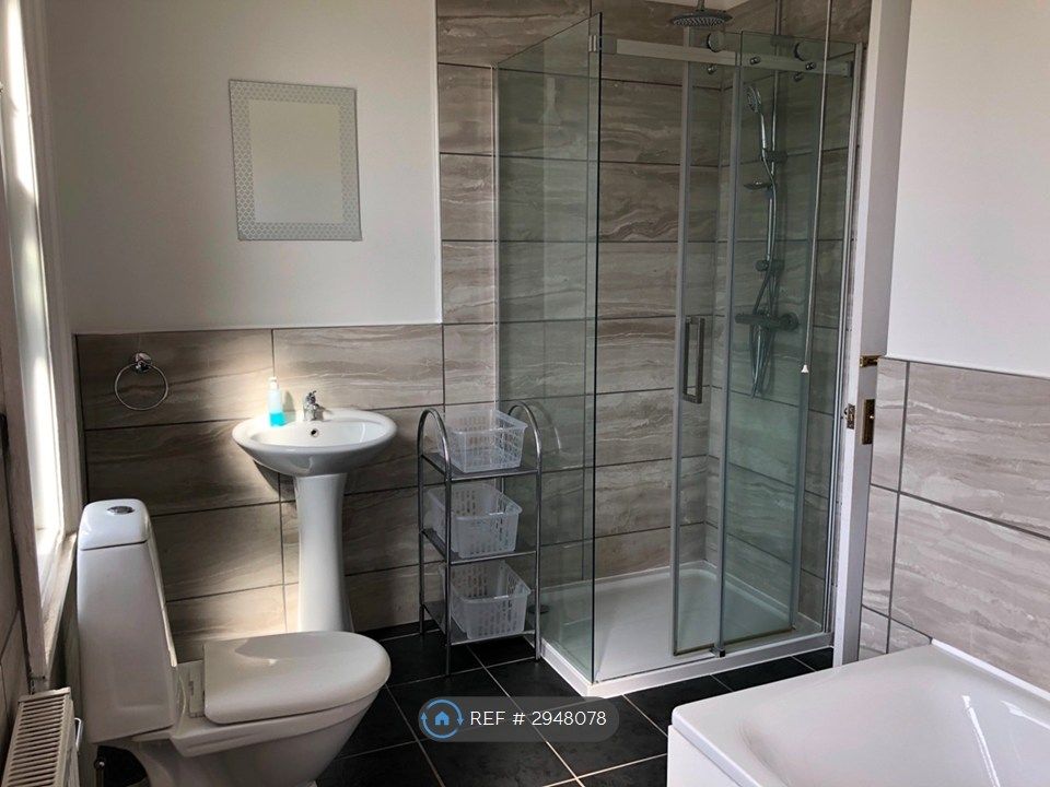 Property photo 2 of 8 Bathroom