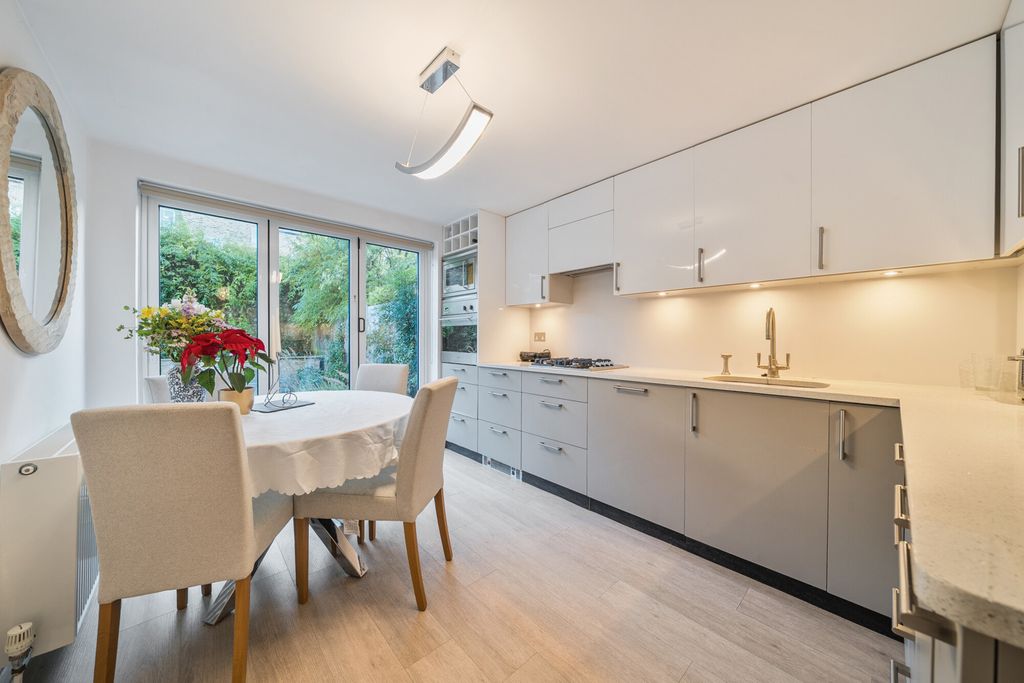 Property photo 2 of 20 Kitchen