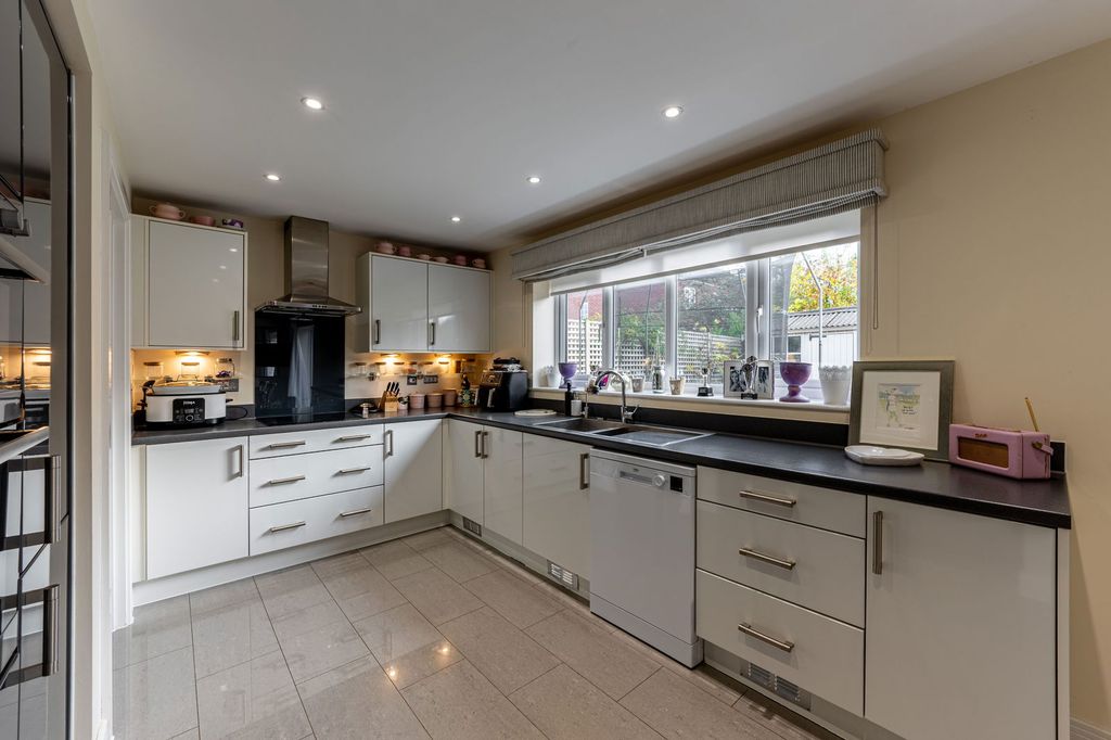 Property photo 3 of 25