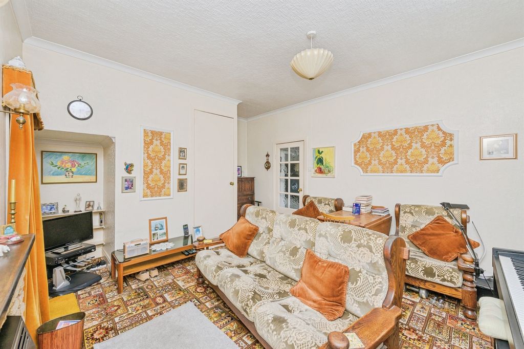 Property photo 2 of 29