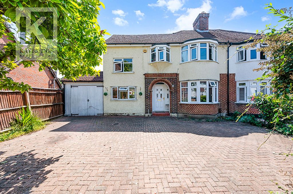 Property photo 1 of 12 River Way, Epsom