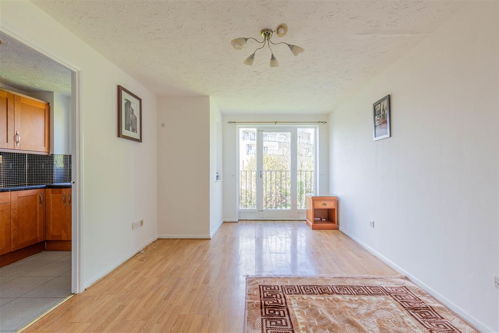 Property photo 2 of 10 CC1A1584-Hdr.Jpg