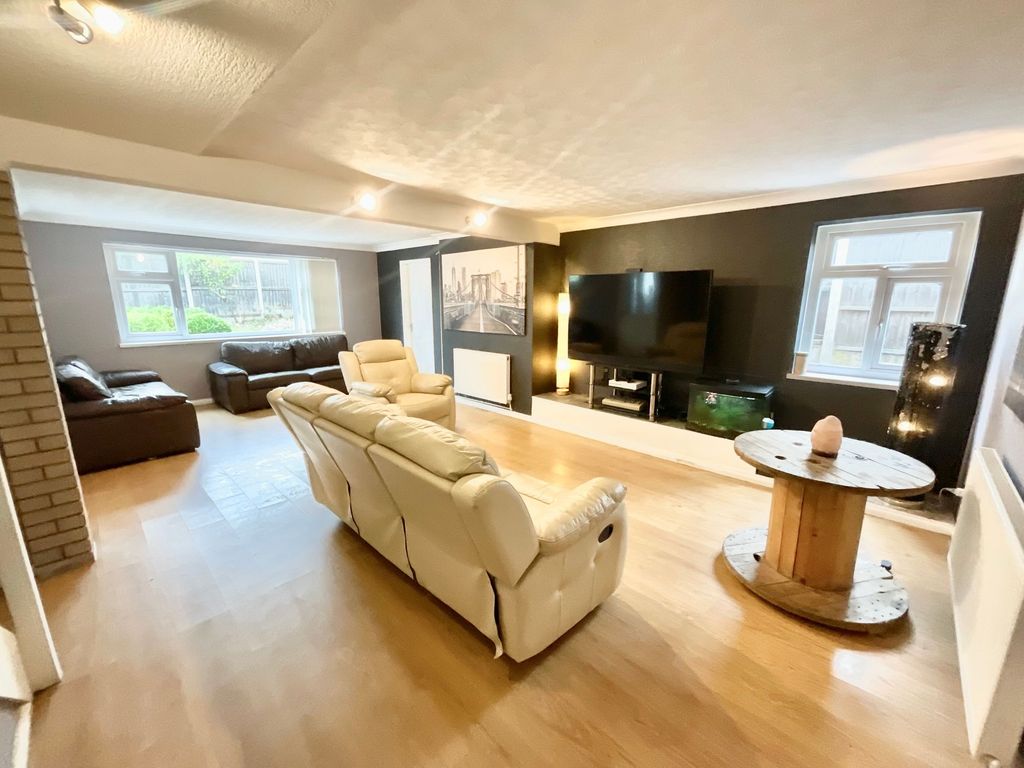 Property photo 2 of 20