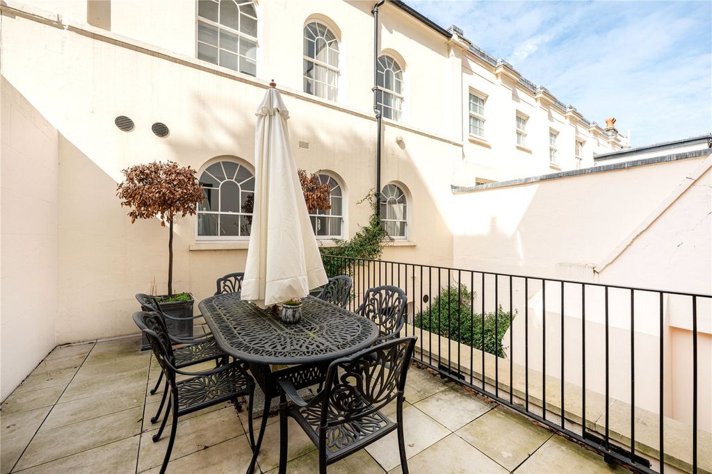 Property photo 2 of 19 Terrace